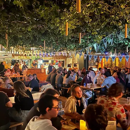 Urban Camper & Bar Vandrerhjem *