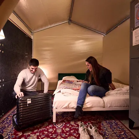 Vandrerhjem Urban Camper & Bar *