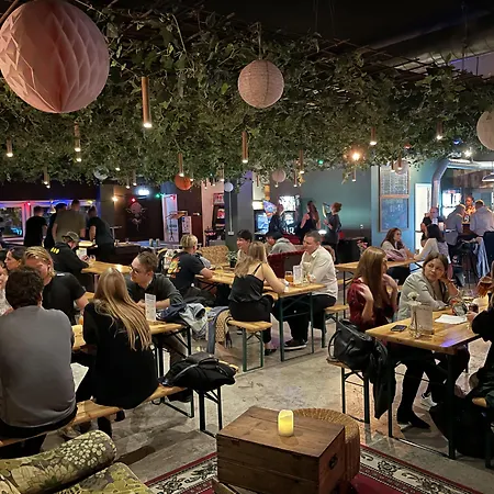 Urban Camper & Bar Hostal *