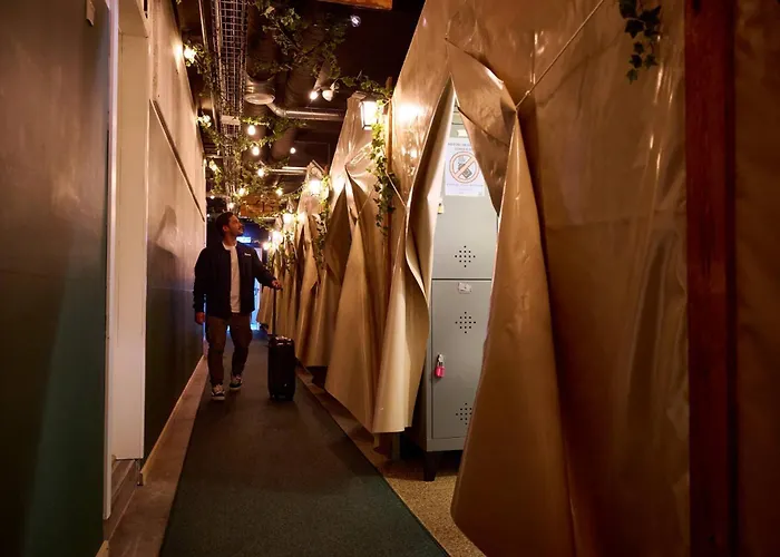 Urban Camper & Bar Hostal