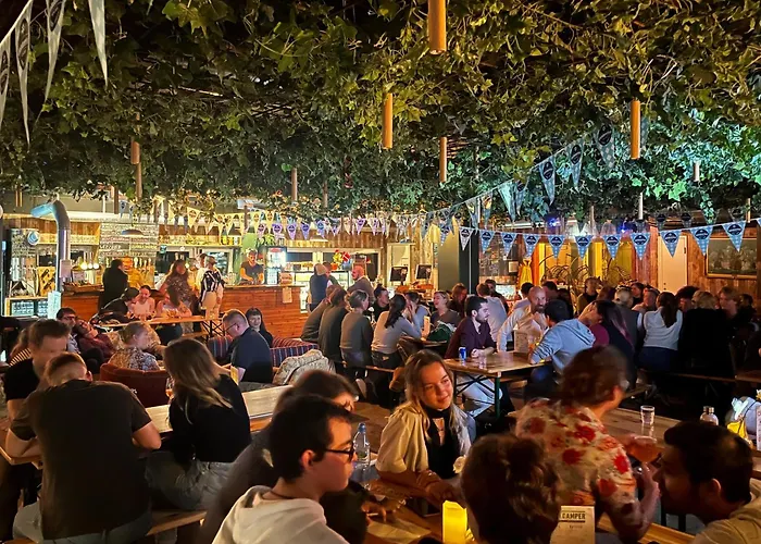 Urban Camper & Bar Hostal *