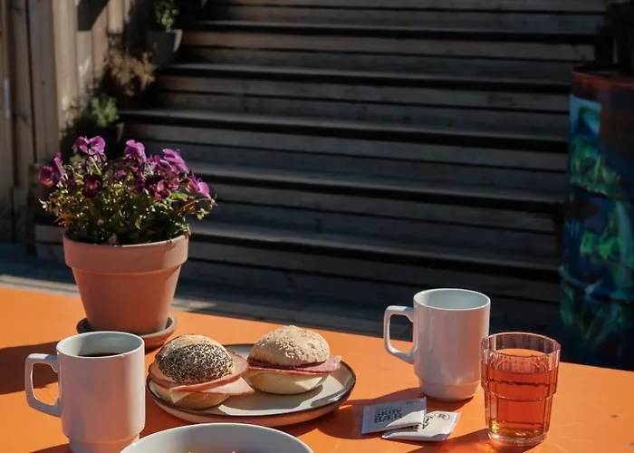 Urban Camper & Bar *