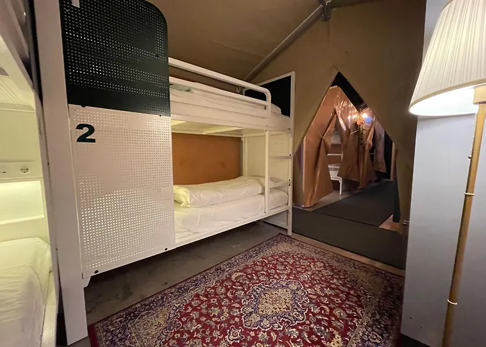 Urban Camper & Bar Hostal Copenhague