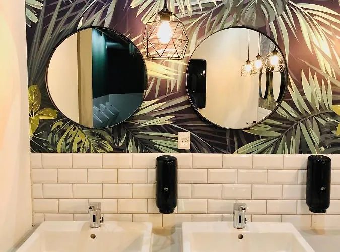 Urban Camper & Bar Hostal *