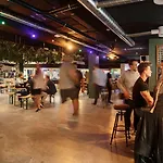 Urban Camper & Bar Vandrerhjem