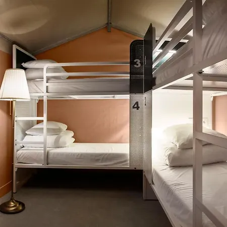 Hostel Urban Camper & Bar *