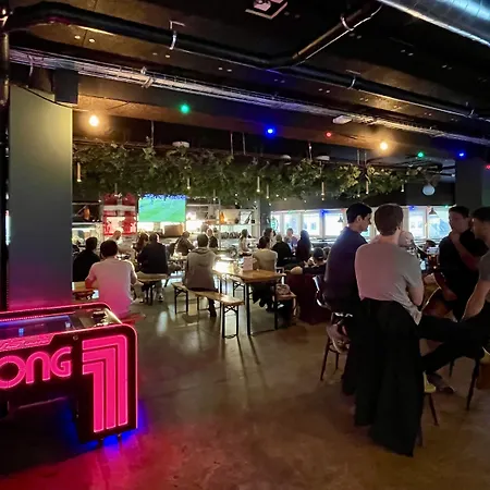 Hostel Urban Camper & Bar