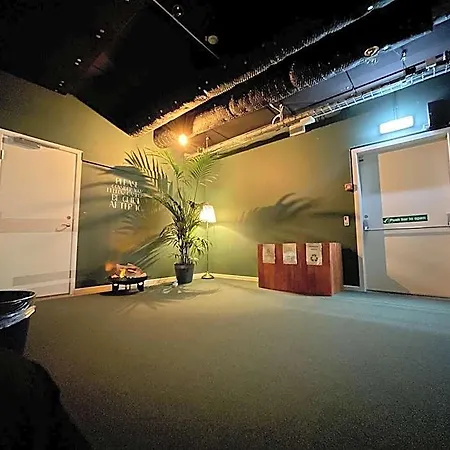 Urban Camper & Bar Hostel *
