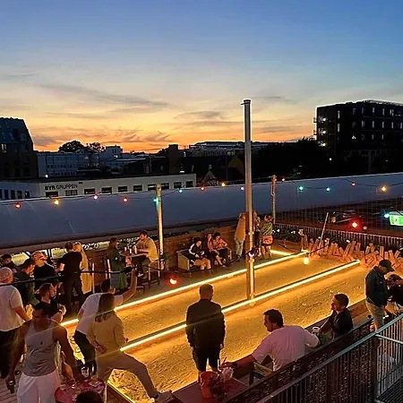 Hostel Urban Camper & Bar *