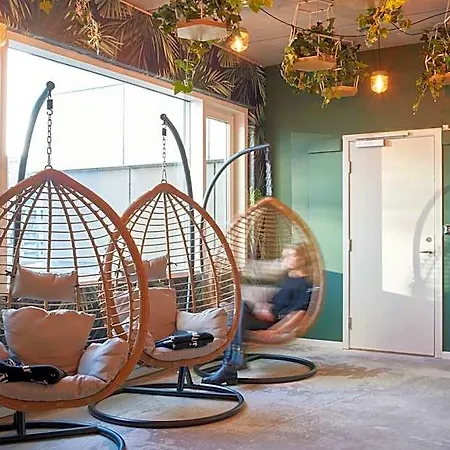 Urban Camper & Bar *