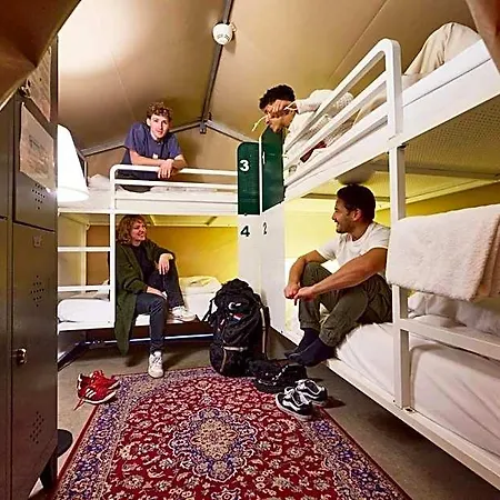 Hostel Urban Camper & Bar *