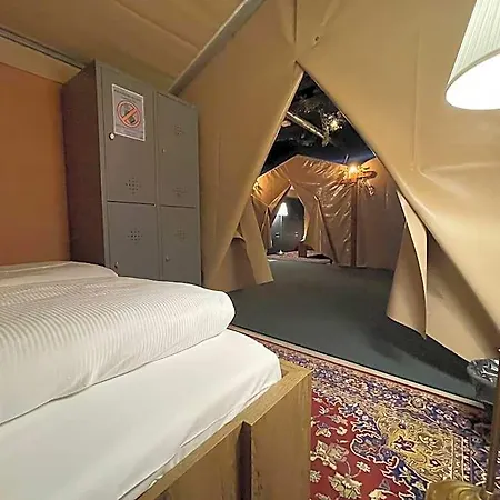 Urban Camper & Bar *