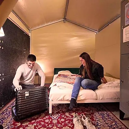 Urban Camper & Bar *