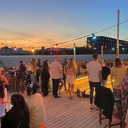 Urban Camper & Bar