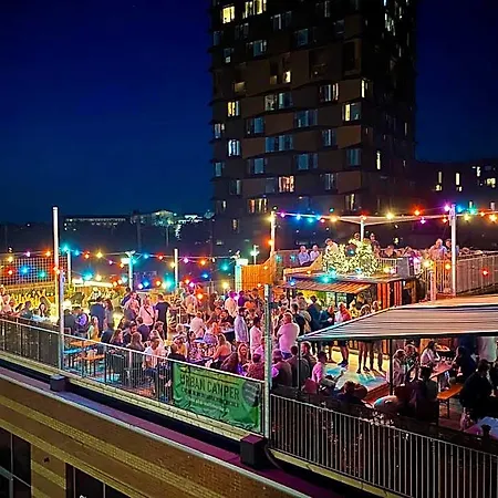 بيت شباب Urban Camper & Bar *