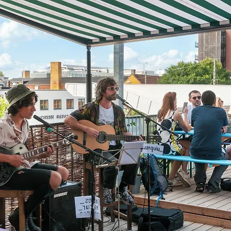 Urban Camper & Bar *