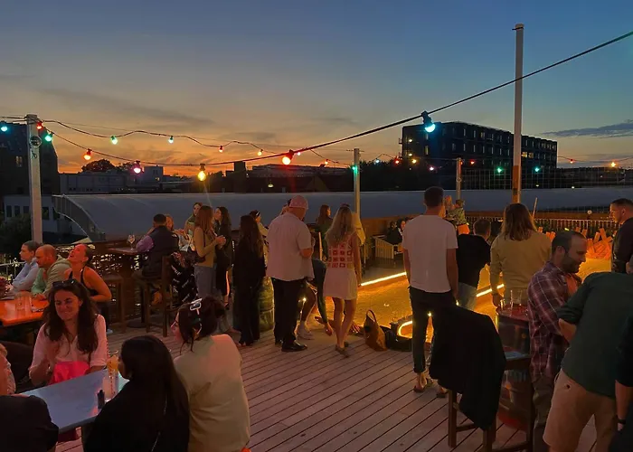 Urban Camper & Bar *