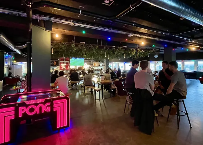 Hostel Urban Camper & Bar