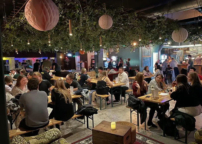 Urban Camper & Bar Hostel *