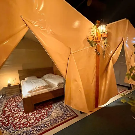 Urban Camper & Bar *