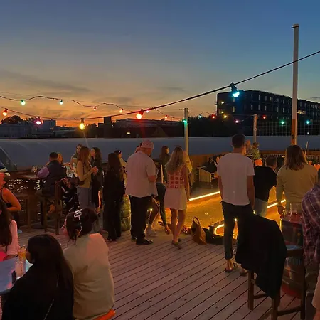 Urban Camper & Bar *