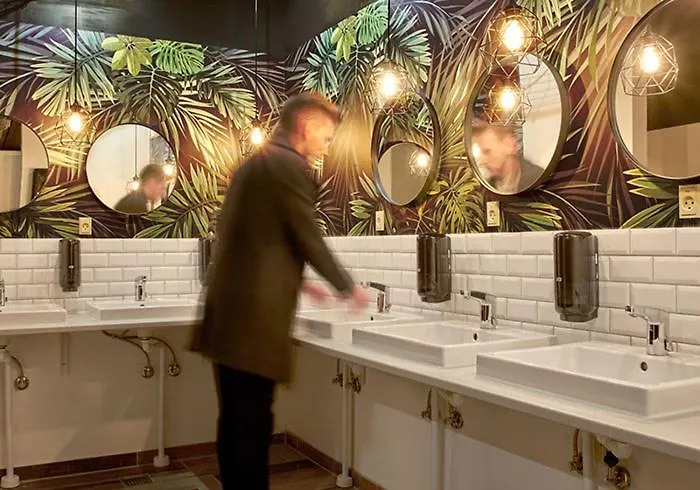 Urban Camper & Bar Hostel *